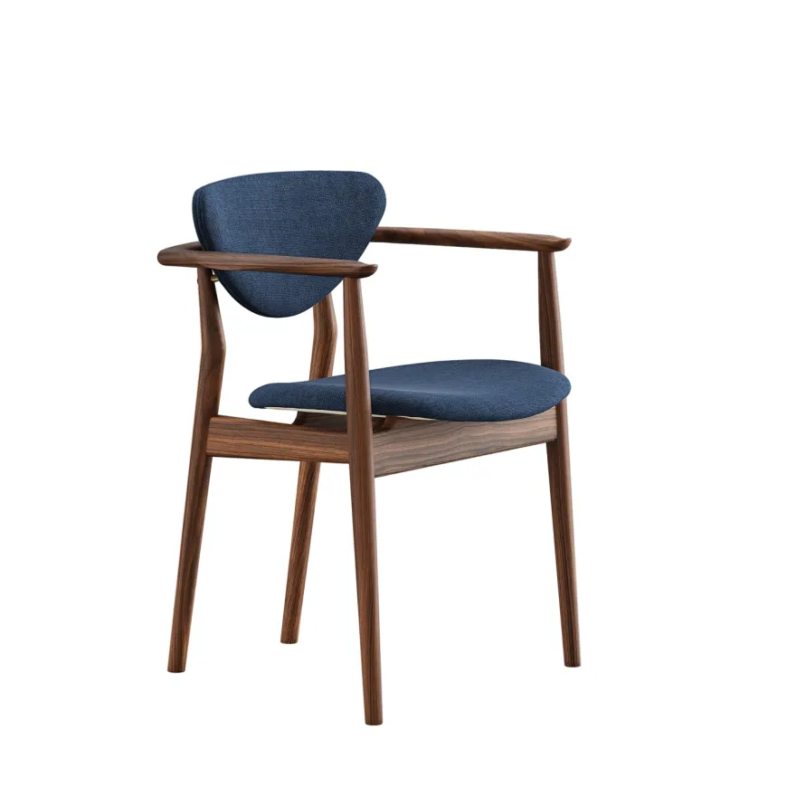 109 Armchair, valnød af Finn Juhl