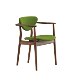 109 Armchair, valnød af Finn Juhl