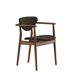 109 Armchair, valnød af Finn Juhl