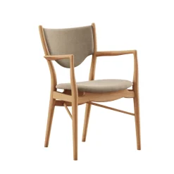 46 Armchair, valnød af Finn Juhl