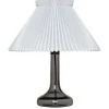 343 Bordlampe, smoked fra Le Klint
