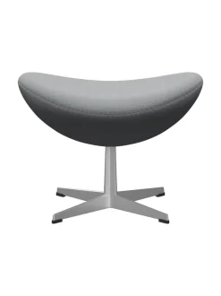 3127 Fodskammel til Ægget af Arne Jacobsen stofgr. 1