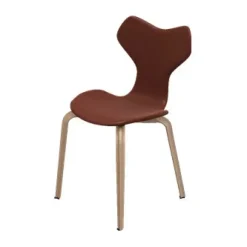 4130 Grand Prix med træben af Arne Jacobsen