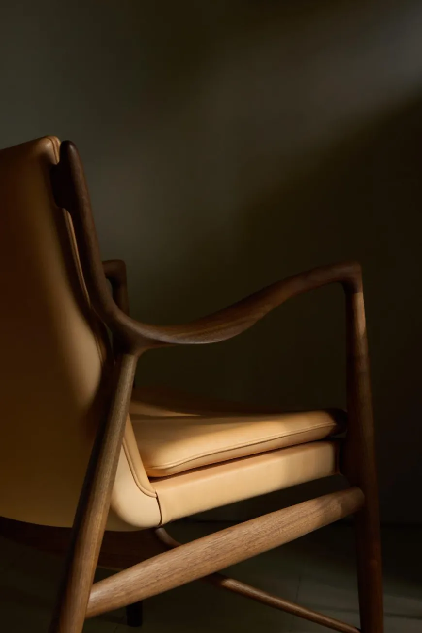 45 Lænestol, eg klar olie af Finn Juhl