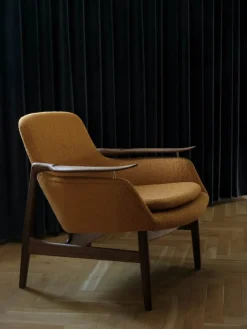 53 Lænestol, valnød af Finn Juhl