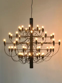 2097/50 Lysekrone fra Flos