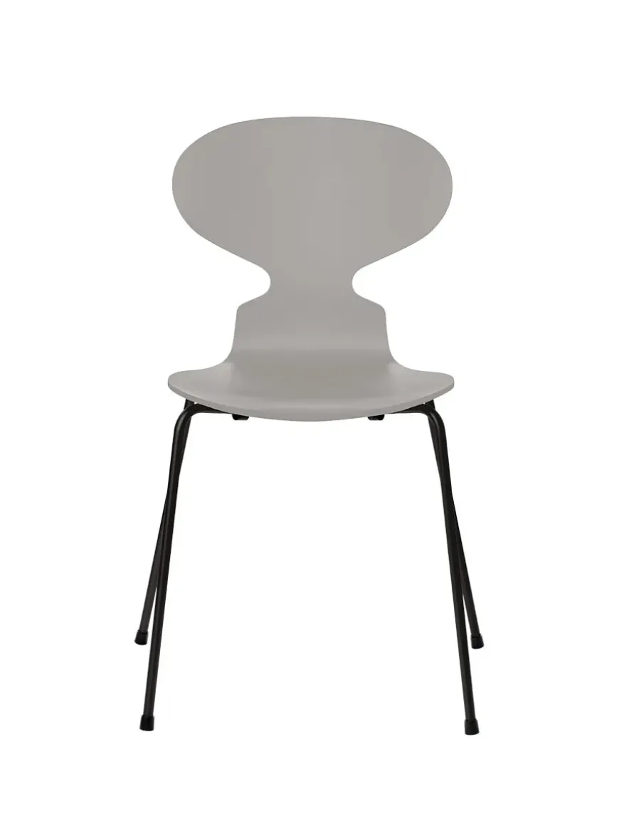 3101 Myren Stol lakeret af Arne Jacobsen
