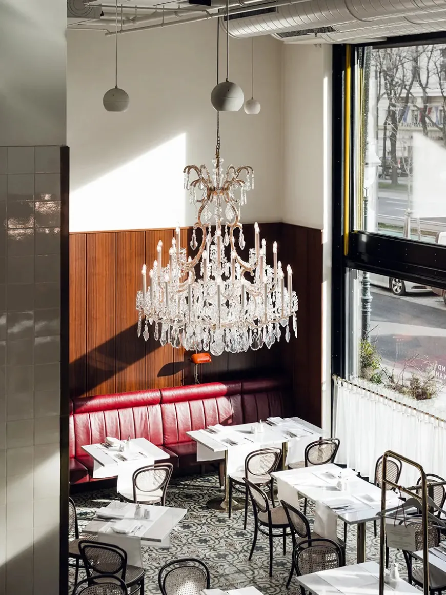 215 R Spisebordsstol, sort ask fra Thonet