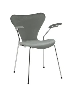 3207 Serie 7 Armstol af Arne Jacobsen