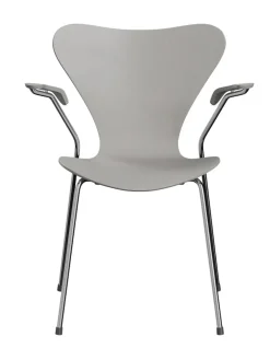 3207 Serie 7 Armstol af Arne Jacobsen