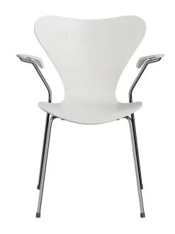 3207 Serie 7 Armstol af Arne Jacobsen