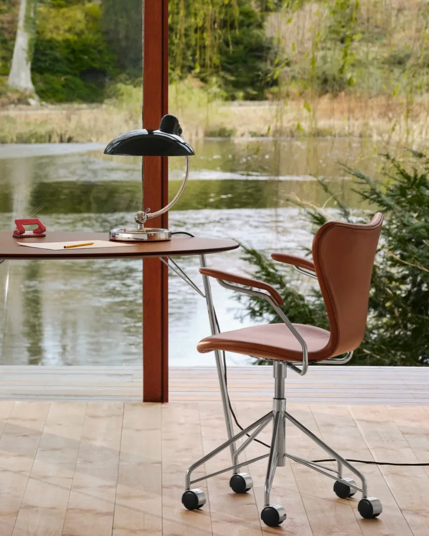 3217 Serie 7 Kontorstol af Arne Jacobsen