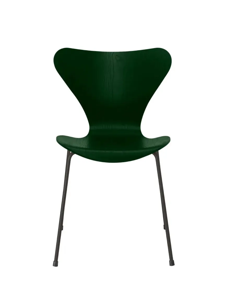 3107 Serie 7 stol i farvet ask af Arne Jacobsen