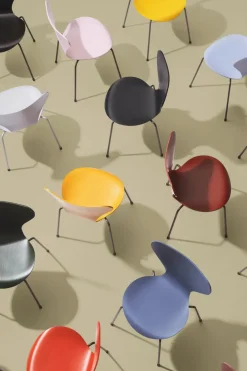 3107 Serie 7 stol lakeret af Arne Jacobsen