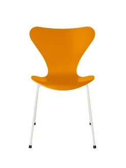 3107 Serie 7 stol lakeret af Arne Jacobsen
