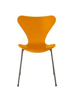 3107 Serie 7 stol lakeret af Arne Jacobsen