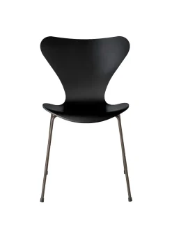3107 Serie 7 stol lakeret af Arne Jacobsen