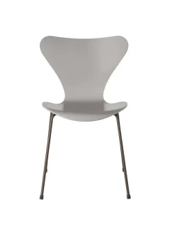 3107 Serie 7 stol lakeret af Arne Jacobsen