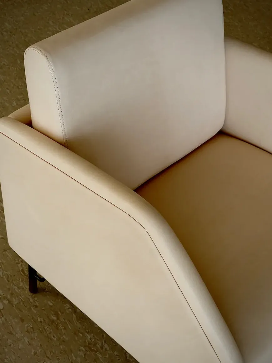 77 Stol, valnød af Finn Juhl