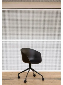 About a Chair AAC52 Forsidepolstret, hvid skal fra Hay