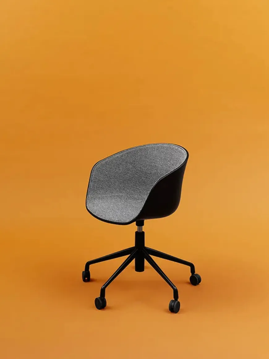 About a Chair AAC25 fra Hay