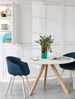 About a Chair AAC22 fra Hay