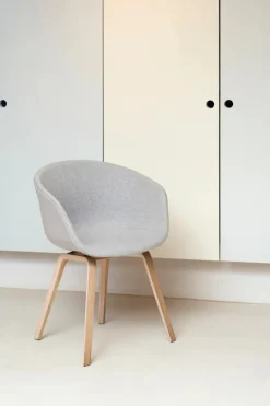 About a Chair AAC22 fra Hay