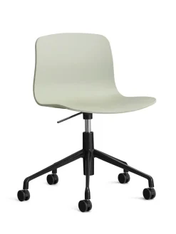 About a Chair AAC51 fra Hay