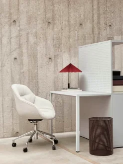 About a Chair AAC121 fra Hay