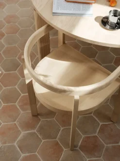 After Dining Table Ø120, Marble Burgundy fra Fritz Hansen