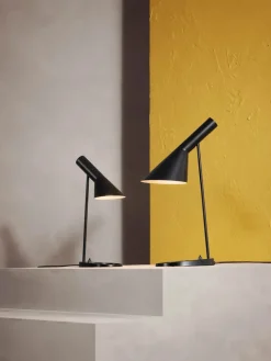 AJ Mini Table Lamp, grey/brass af Arne Jacobsen