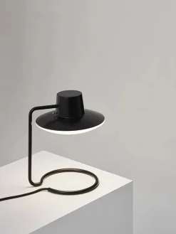 AJ Oxford 410 Bordlampe på pind fra Louis Poulsen