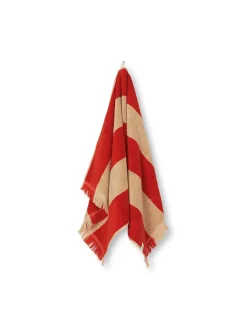 Alee Bath Towel, light camel/red fra Ferm Living