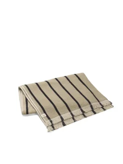 Alee Beach Towel, sand/black fra Ferm Living
