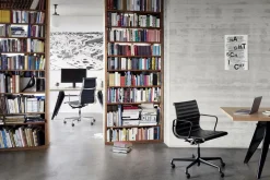 Aluminium Chair EA 117 Kontorstol, sort læder fra Vitra