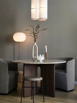 Androgyne Dining Table Ø120 dark stained oak fra Audo Copenhagen