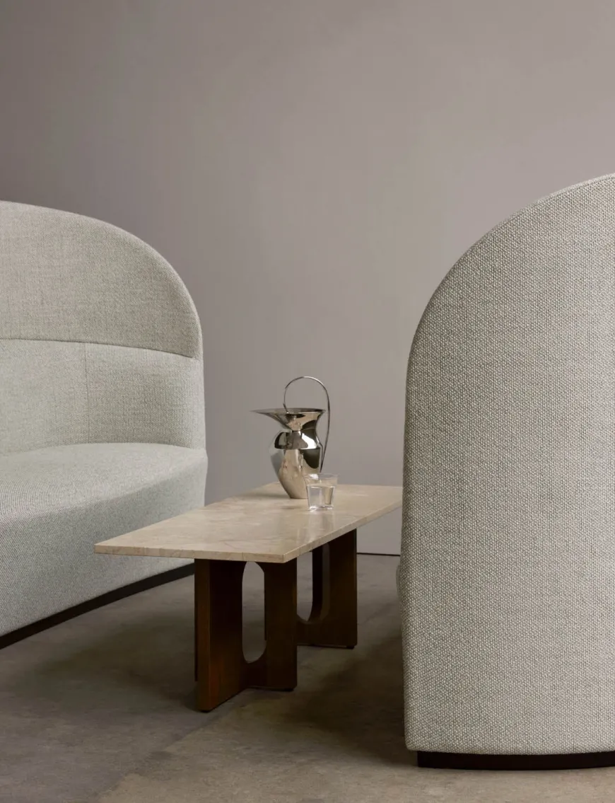 Androgyne Lounge Table, grey galaxy marble/wood fra Audo Copenhagen