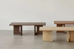 Androgyne Lounge Table, Kunis Breccia / Wood fra Audo Copenhagen
