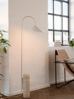 Arum Gulvlampe fra Ferm Living