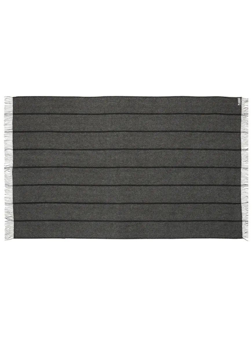 Askø Plaid, dark grey fra Silkeborg Uldspinderi