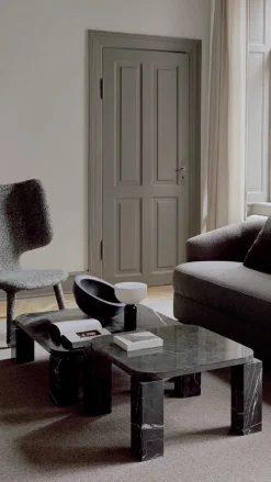 Atlas Sofabord 600x600, Smoked Oak fra New Works