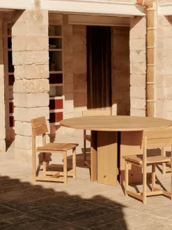 Aukko Dining Table Ø140 fra Ferm Living