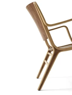 AX HM11 Stol, eg/valnød fra &Tradition