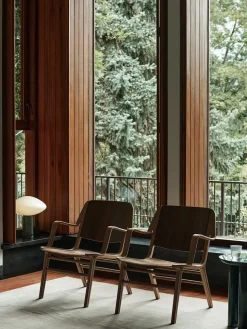 AX HM11 Stol, eg/valnød fra &Tradition