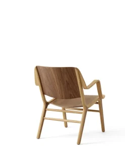 AX HM11 Stol, eg/valnød fra &Tradition