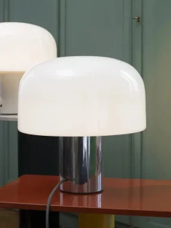 Bellhop Glass Table Lamp fra Flos
