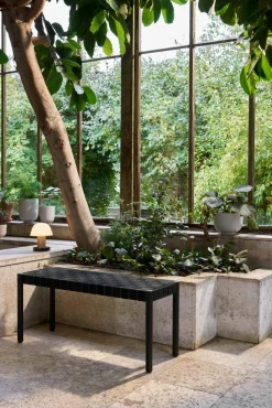 Betty bænk TK4 fra &Tradition