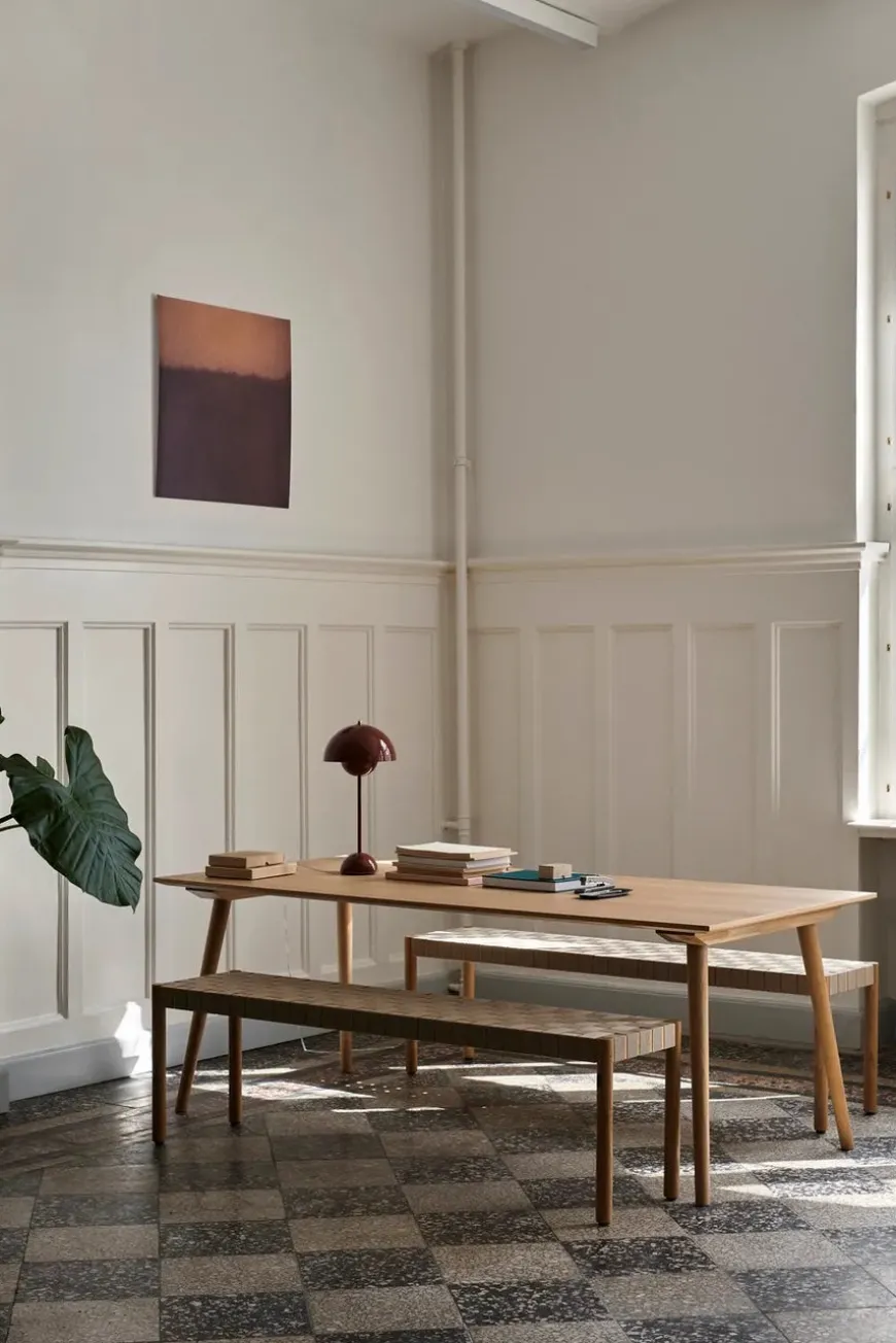 Betty bænk TK5 fra &Tradition