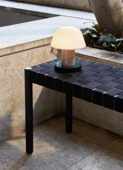 Betty bænk TK5 fra &Tradition