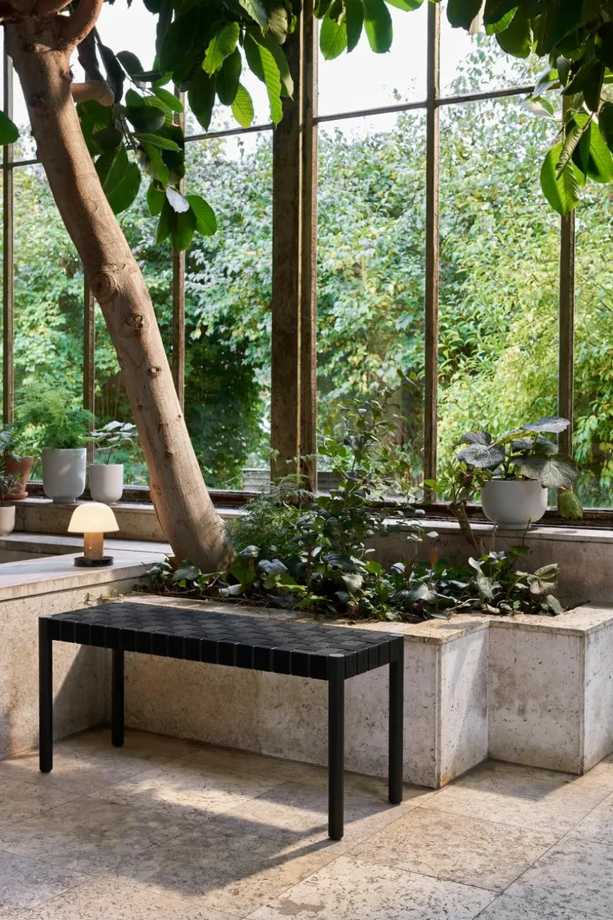 Betty bænk TK5 fra &Tradition